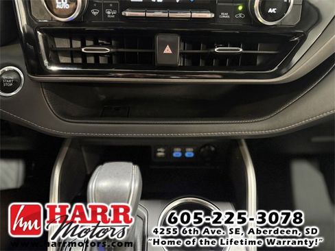 Used 2022 Toyota Highlander LE image 10