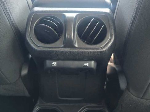 Used 2022 Jeep Wrangler Unlimited Sport AWD/4WD image 17