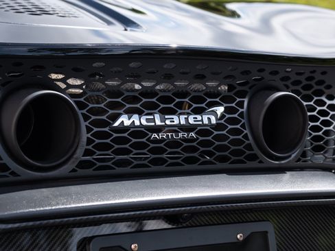 Used 2023 McLaren Artura RWD image 23