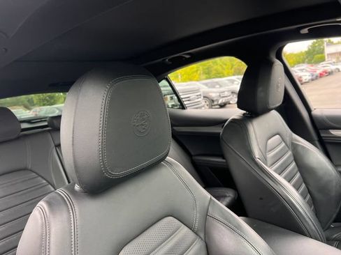 Used 2022 Alfa Romeo Stelvio Veloce AWD/4WD image 31