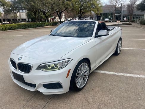 Used 2016 BMW M235i Convertible image 4