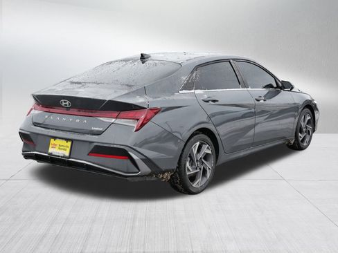 Certified 2025 Hyundai Elantra Limited image 7