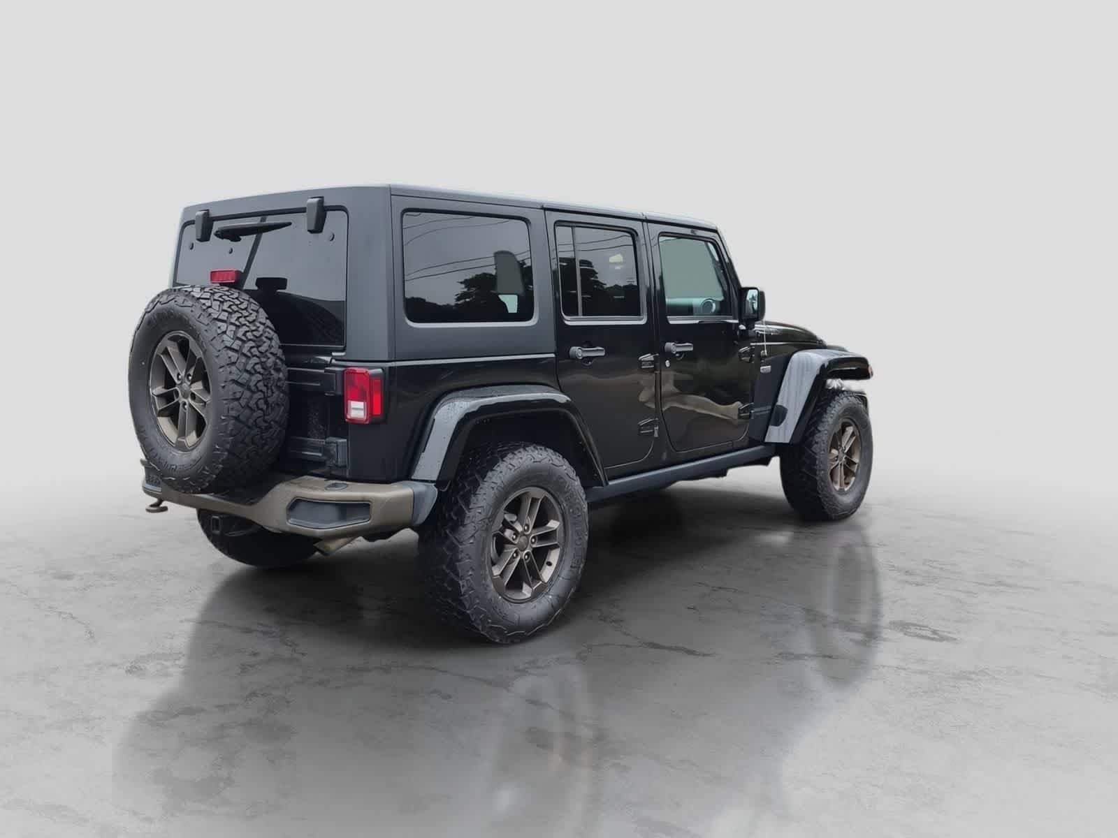 Used 2017 Jeep Wrangler Unlimited Sahara AWD/4WD image 8