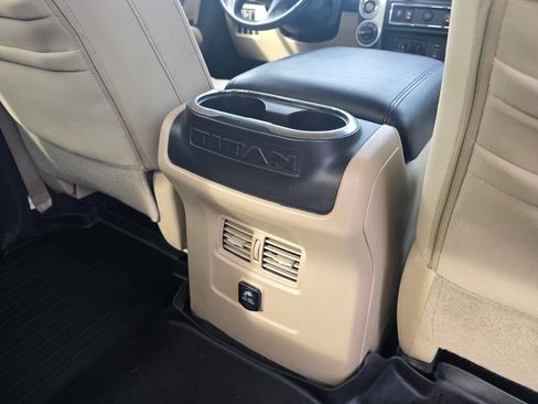 Used 2016 Nissan Titan SV image 31