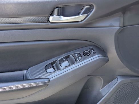 Used 2025 Nissan Altima 2.5 SV FWD image 16