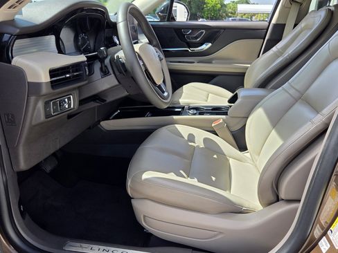 Used 2022 Lincoln Corsair FWD image 9