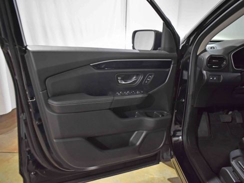 Used 2023 Honda Pilot Touring image 13