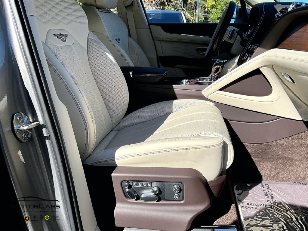 Used 2025 Bentley Bentayga AWD/4WD image 7