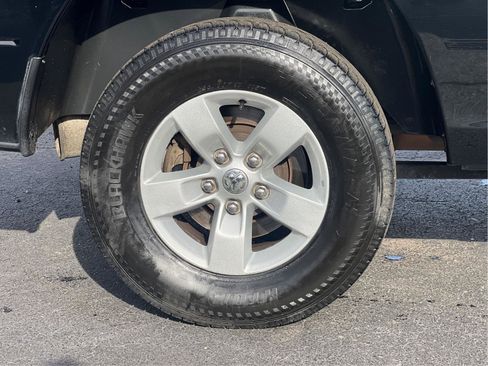 Used 2020 RAM 1500 Classic SLT image 28