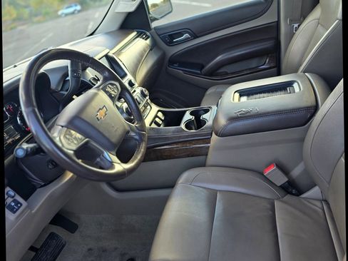 Used 2015 Chevrolet Suburban LT image 8