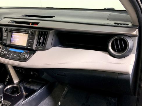 Used 2018 Toyota RAV4 XLE AWD/4WD image 19