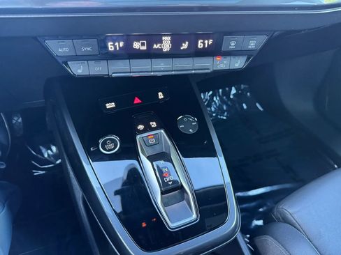 Used 2022 Audi Q4 e-tron Premium Plus w/ Premium Plus AWD/4WD image 39