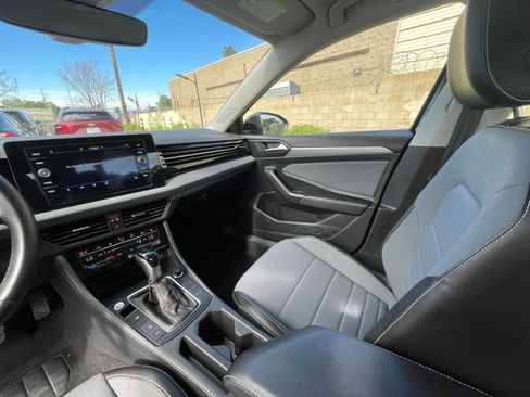 Used 2025 Volkswagen Jetta SE image 36