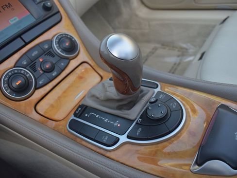 Used 2004 Mercedes-Benz SL 500 w/ Comfort Pkg image 40