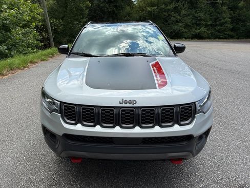 Used 2024 Jeep Compass Trailhawk AWD/4WD image 3