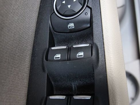 Used 2018 Ford Fusion SE w/ Fusion SE Technology Package FWD image 21