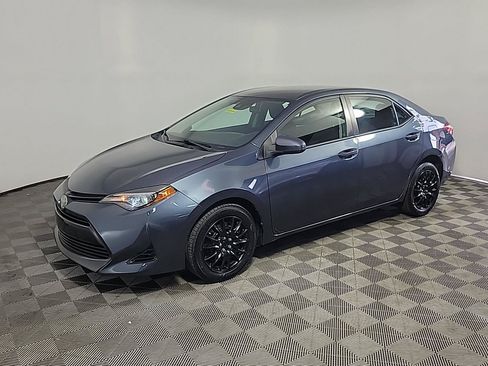 Used 2019 Toyota Corolla LE w/ Carpet Mat Package (TMS) FWD image 11