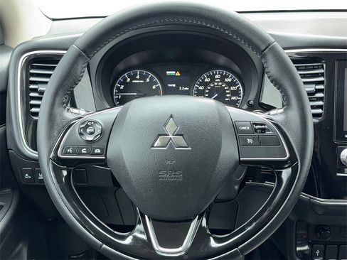 Used 2020 Mitsubishi Outlander ES image 18