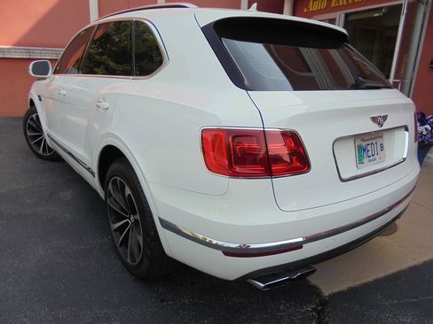Used 2019 Bentley Bentayga AWD/4WD image 22