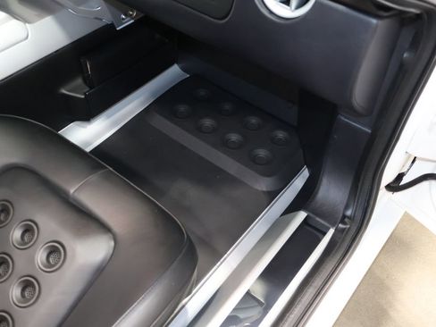 Used 2005 Ford GT image 33