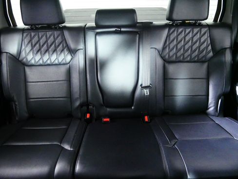 Used 2019 Toyota Tundra Platinum AWD/4WD image 13