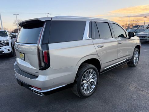 Used 2023 Cadillac Escalade Premium Luxury w/ Performance Package image 4