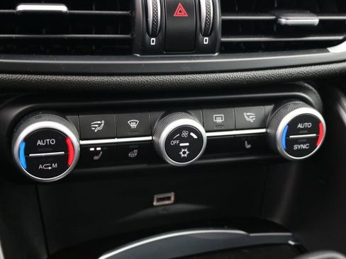 Used 2017 Alfa Romeo Giulia AWD image 16