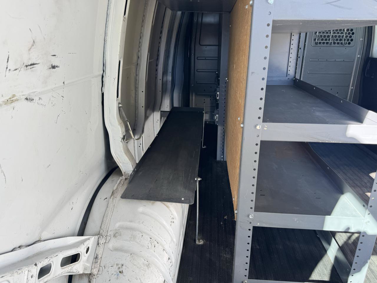 Used 2010 Chevrolet Express 2500 RWD image 25