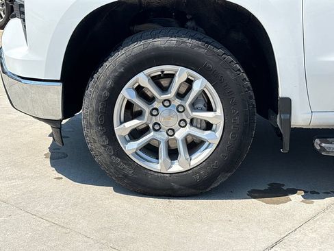 Used 2023 Chevrolet Silverado 1500 LT w/ Z71 Off-Road Package AWD/4WD image 12