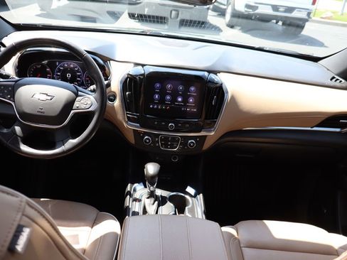 Used 2022 Chevrolet Traverse Premier AWD/4WD image 21