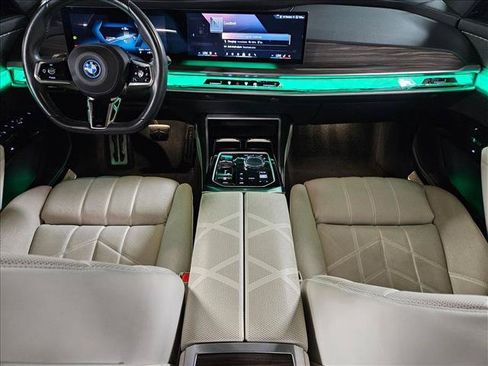 Used 2023 BMW i7 xDrive60 AWD/4WD image 18