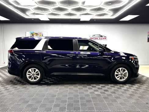 Used 2024 Kia Carnival LX FWD image 16