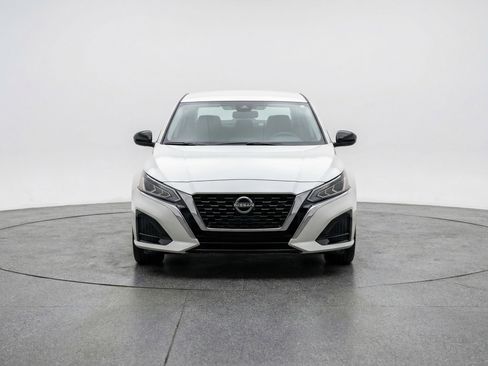 Used 2025 Nissan Altima 2.5 SV image 2