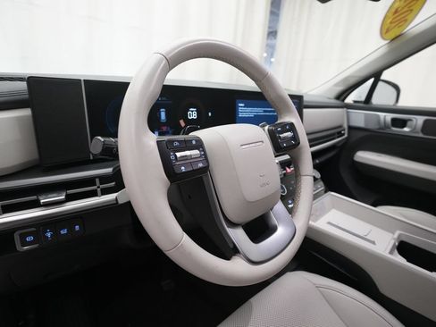 Used 2024 Hyundai Santa Fe SEL FWD image 8