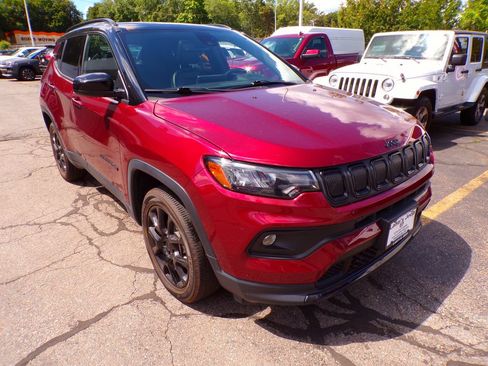 Certified 2022 Jeep Compass Latitude w/ Sun and Sound Group AWD/4WD image 3