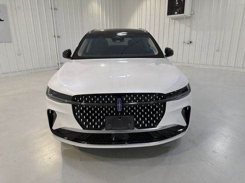 Used 2024 Lincoln Nautilus Reserve image 8