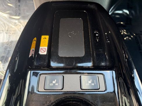 Used 2020 Toyota Prius Prime XLE image 25