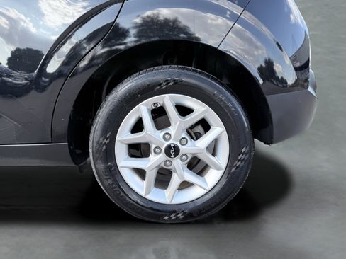 Used 2022 Kia Soul LX w/ Technology Package image 11