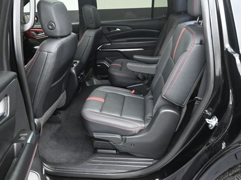 Used 2024 Chevrolet Traverse RS w/ LPO, Floor Liner Package image 29