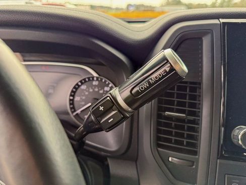 Used 2024 Nissan Titan SV w/ SV Convenience Package image 27