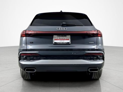 Used 2025 Audi Q5 Premium w/ Convenience Package image 4