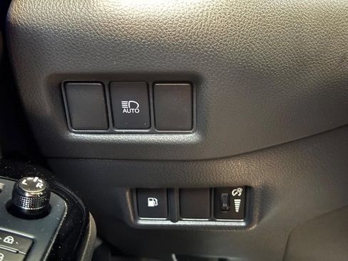 Used 2022 Toyota C-HR XLE FWD image 28