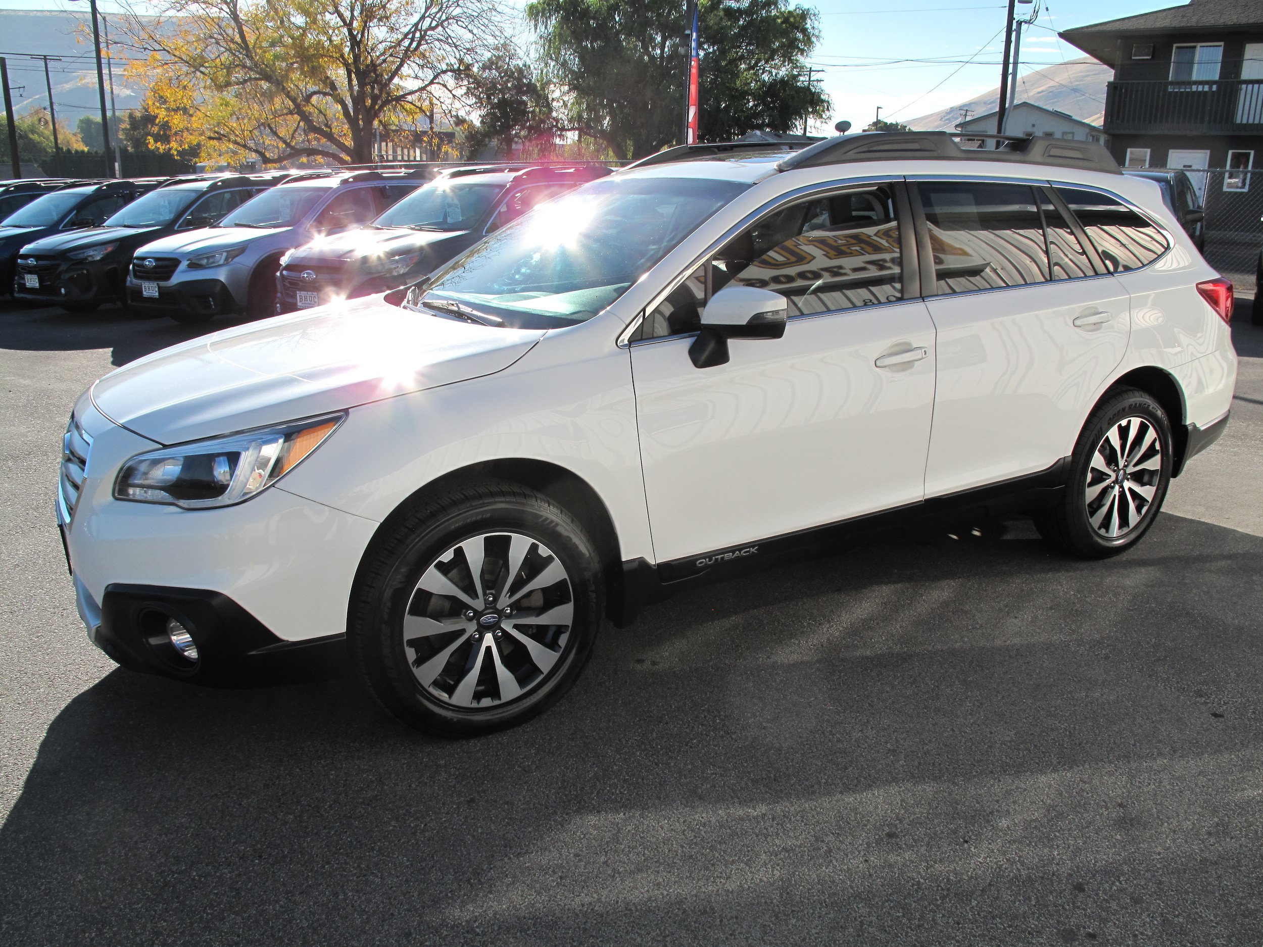 Used 2017 Subaru Outback 2.5i Limited AWD/4WD image 3