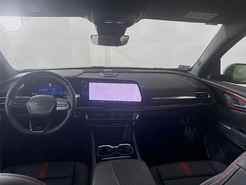 Used 2024 Chevrolet Traverse RS image 9