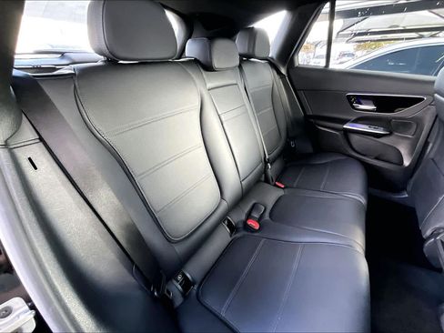Used 2025 Mercedes-Benz GLC 300 image 19