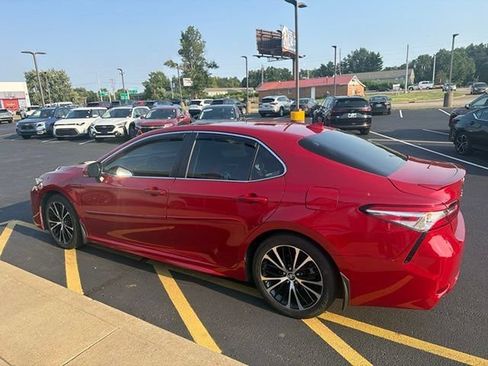 Used 2019 Toyota Camry SE w/ Convenience Package FWD image 14