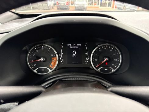 Used 2020 Jeep Renegade Latitude w/ Cold Weather Group AWD/4WD image 20