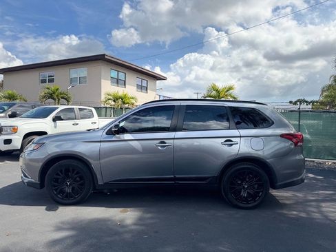 Used 2018 Mitsubishi Outlander SE image 6