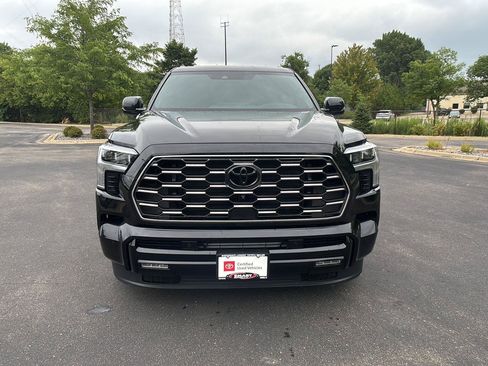 Used 2025 Toyota Sequoia Platinum AWD/4WD image 8