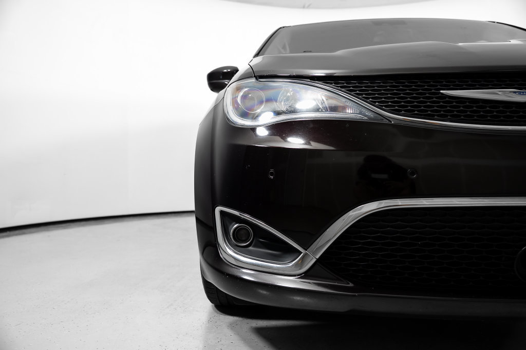 Used 2018 Chrysler Pacifica Touring-L w/ Advanced Safetytec Group FWD image 19